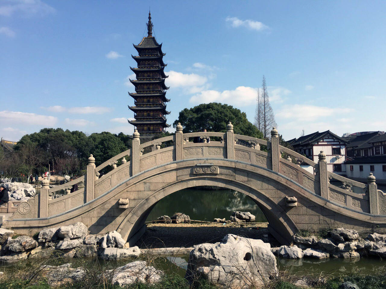 方塔园属于唐宋时期遗留下来的松江闹市区的遗址里面很多古迹