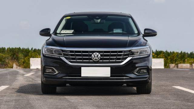 b级车标杆车长近5米轴长2米9最大马力220