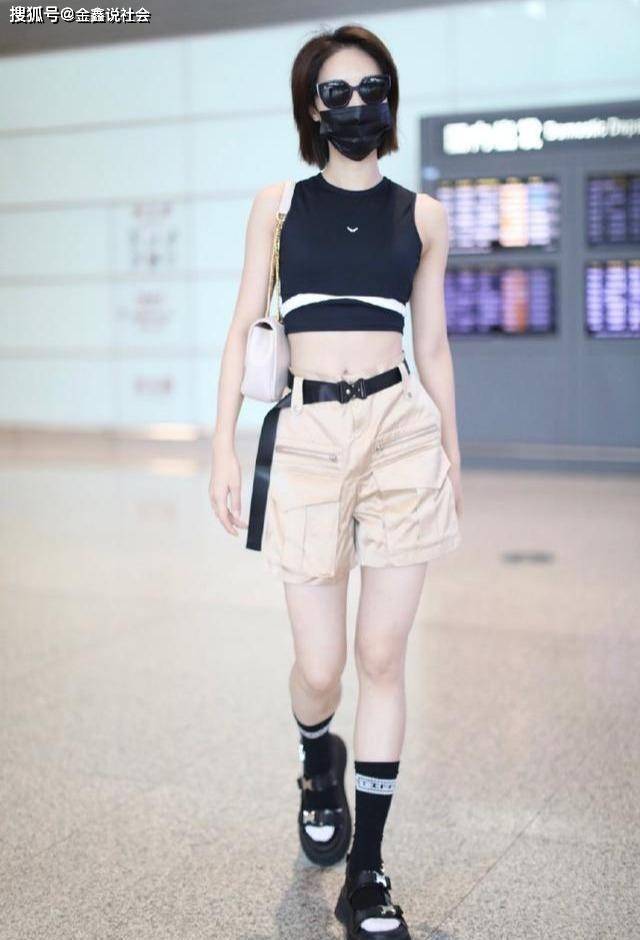 身材|蓝盈莹身材好撩，穿蝴蝶领小吊带晒“袖针腰”，就是裤子不太美观
