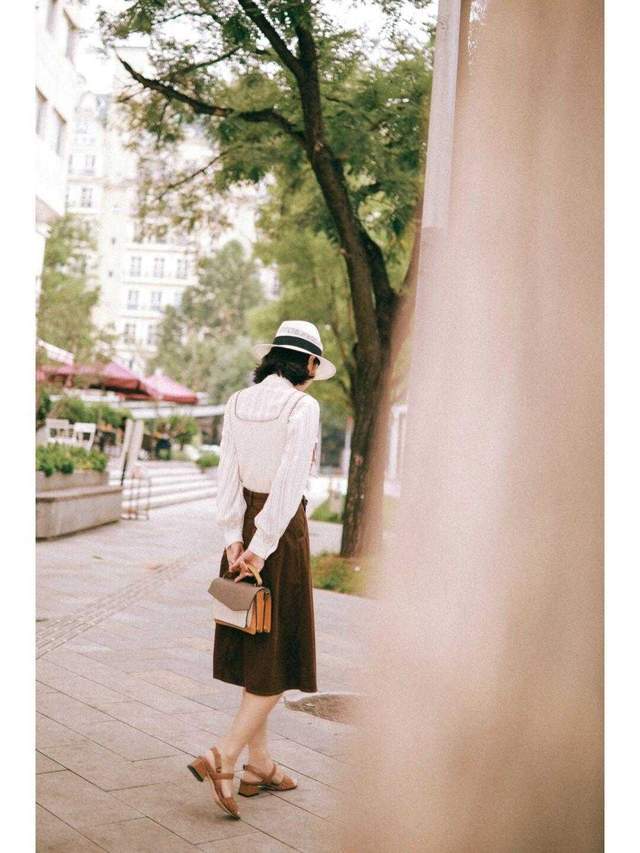 马甲|立秋之后，小个子该怎么穿？试试“衬衫+半身裙”，显高又好看