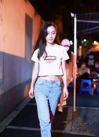工装裤|Angelababy到底有多瘦，穿小码牛仔裤都撑不满，1尺6腰太抢镜