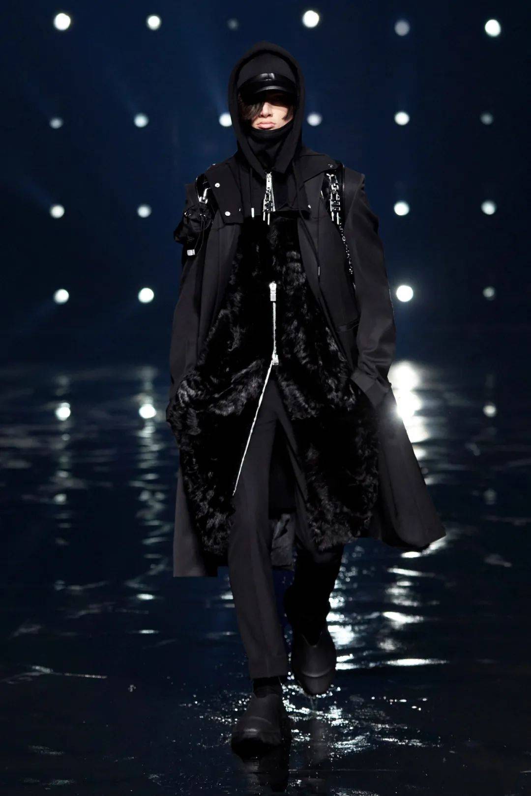 黑色|纯黑世界：Givenchy2021秋冬