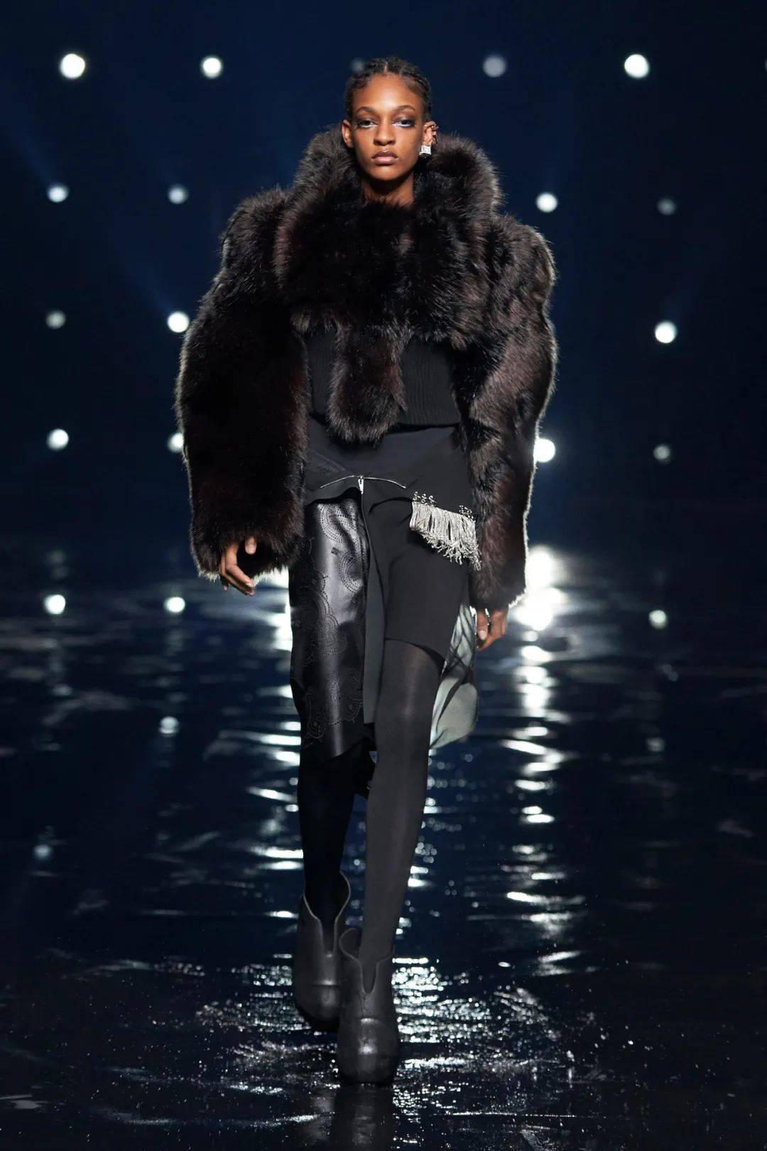 黑色|纯黑世界：Givenchy2021秋冬
