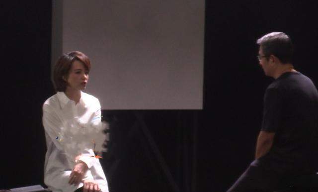 形象|董卿白岩松久违合体，董卿剪短发更女人，53岁白岩松头发已花白