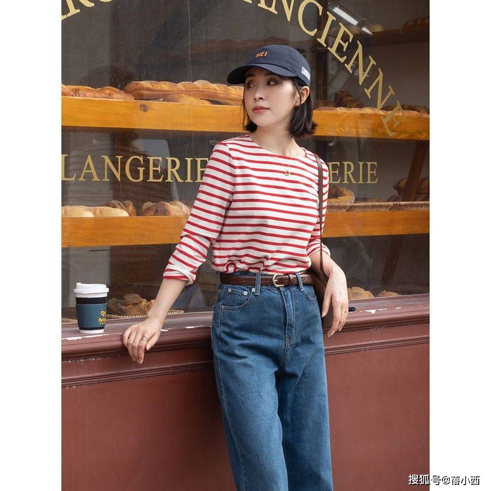 西装|时尚需要做减法，用这1条简约“牛仔裤”来搭配，轻松透出高级感