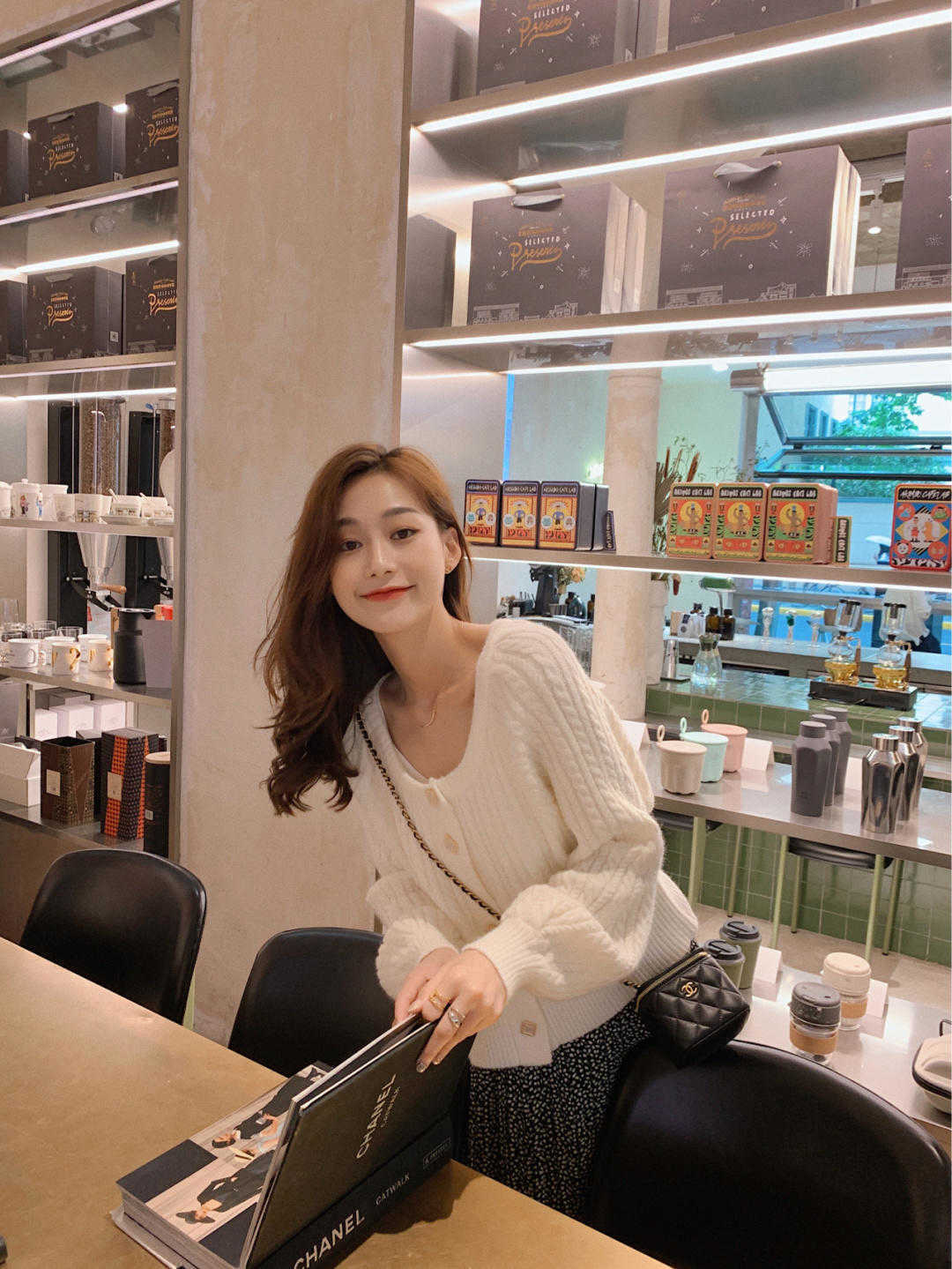 服装|秋季也是针织衫的标配，原来可以这样配，好看又方便