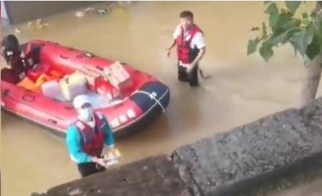 举动|王一博钱枫用同款水杯喝水，钱枫喝水像奥尼尔，王一博秒变小朋友