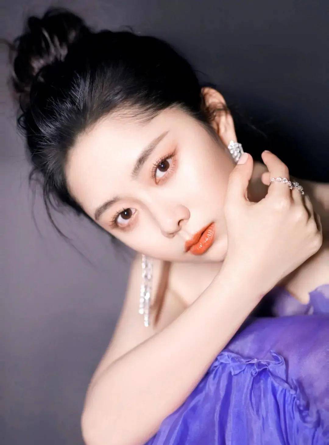 身材|看刘亦菲迪丽热巴谭松韵，穿搭纱裙装，谁才是真正的女神？