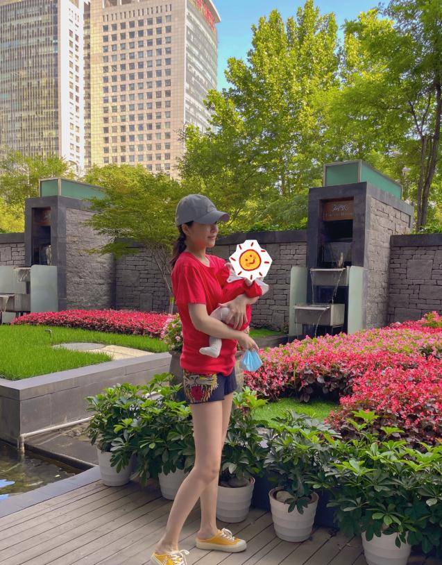 老公|王灿气质真好，穿老公杜淳的大码衬衫，看着优雅知性，魅力十足