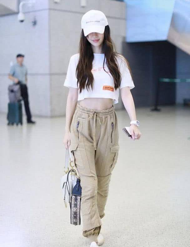 工装裤|Angelababy到底有多瘦，穿小码牛仔裤都撑不满，1尺6腰太抢镜