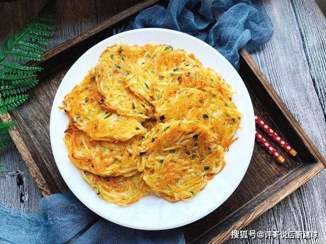 葱花|土豆饼最简单的做法，10分钟做好，金黄酥脆，解决了全家人的早餐