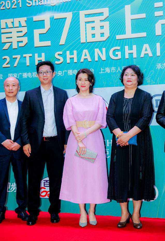 效果|刘琳气质真不错，奶奶辈年龄穿粉裙却没扮嫩痕迹，看着还有高级感