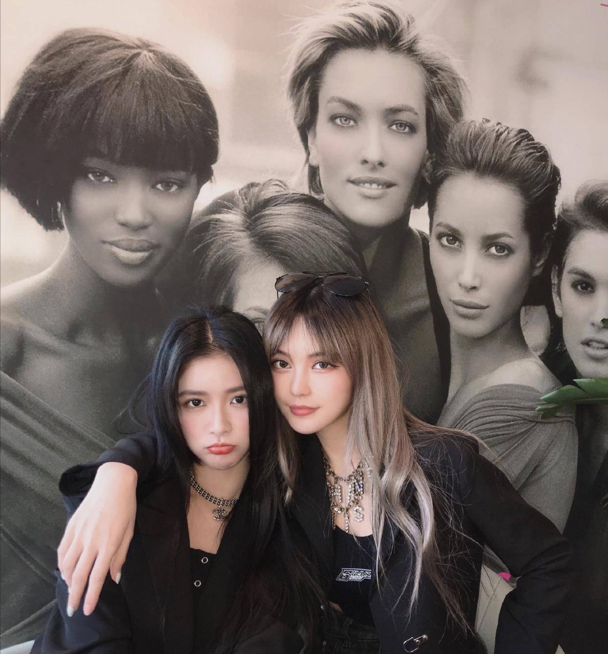 蔡卓|别被蔡卓宜的清纯长相欺骗了，穿黑色旗袍的她，冷艳又有女人味