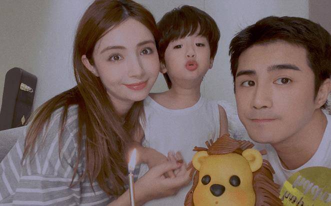 状态|麦迪娜晒9个月孕肚照！巨肚如箩用手托住，化浓妆涂指甲颜值能打