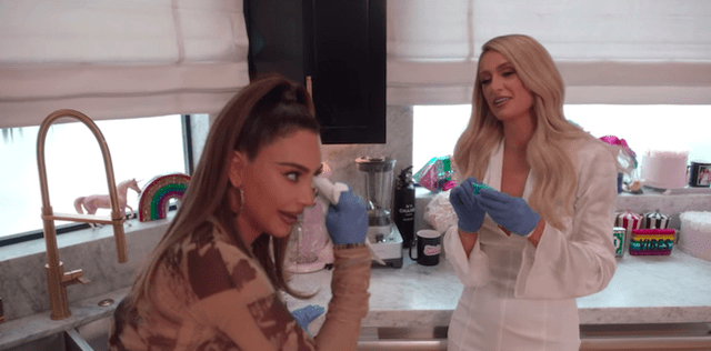 节目组|希尔顿爆笑真人秀，戴钻石口罩买菜，卡戴珊从嘉宾变丫鬟？