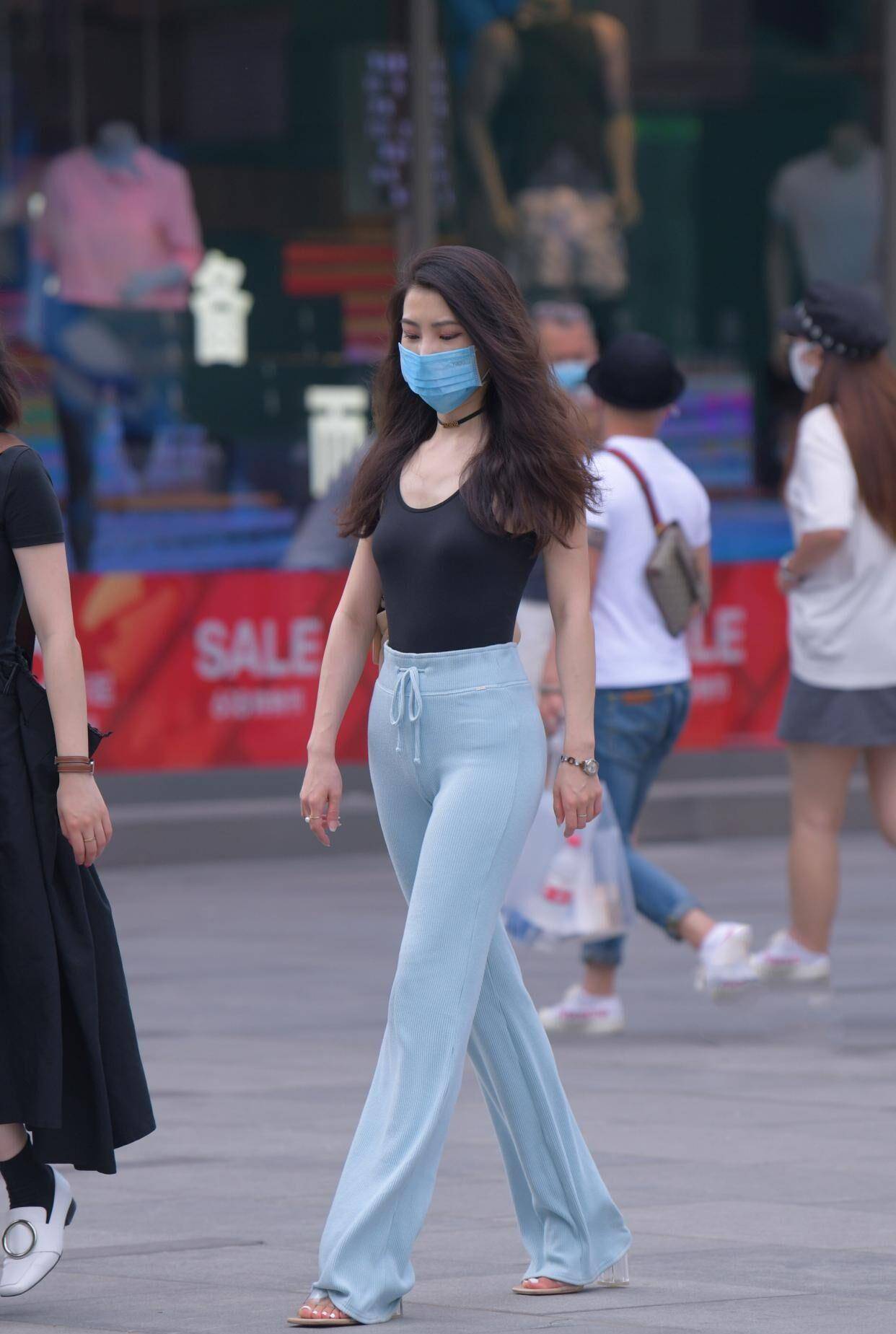 效果|穿衣也要留余地，切忌清一色选择紧身款，让整个穿搭陷入被动！