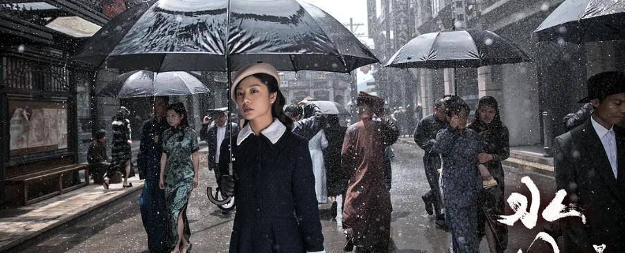 电影|上映2天票房第一，离开陈思诚后，不靠性感成名的她，终成大女主