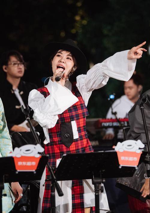 黑色|姐姐私服大盘点：张雨绮又纯又欲，郁可唯少女感十足，宁静太飒了