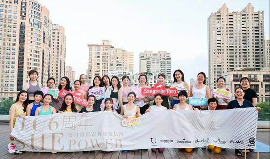 设计|独立女装设计师TU迎来六周年庆，“她力量”绽放在星空下