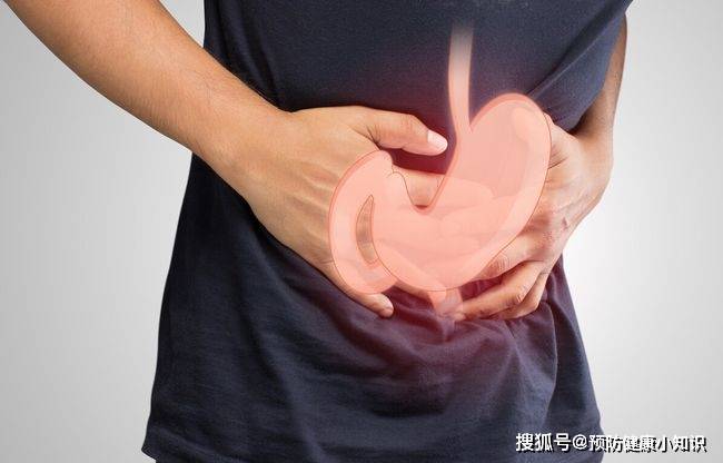 眼睛|爱放屁只因肝脏有问题?少吃2类食物,坚持2个习惯,肝慢慢变好