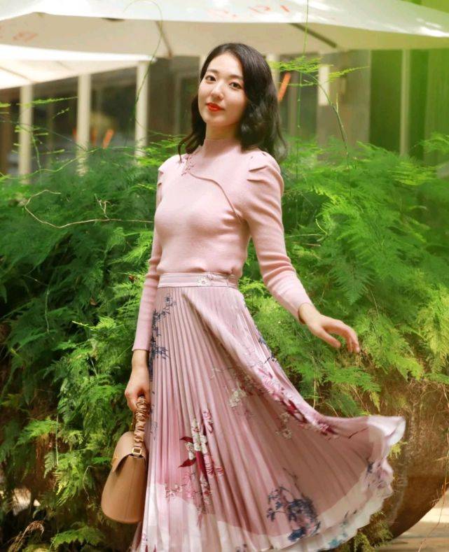 显得|女人要懂得爱自己，可以从穿衣打扮开始，做个有品味的女人