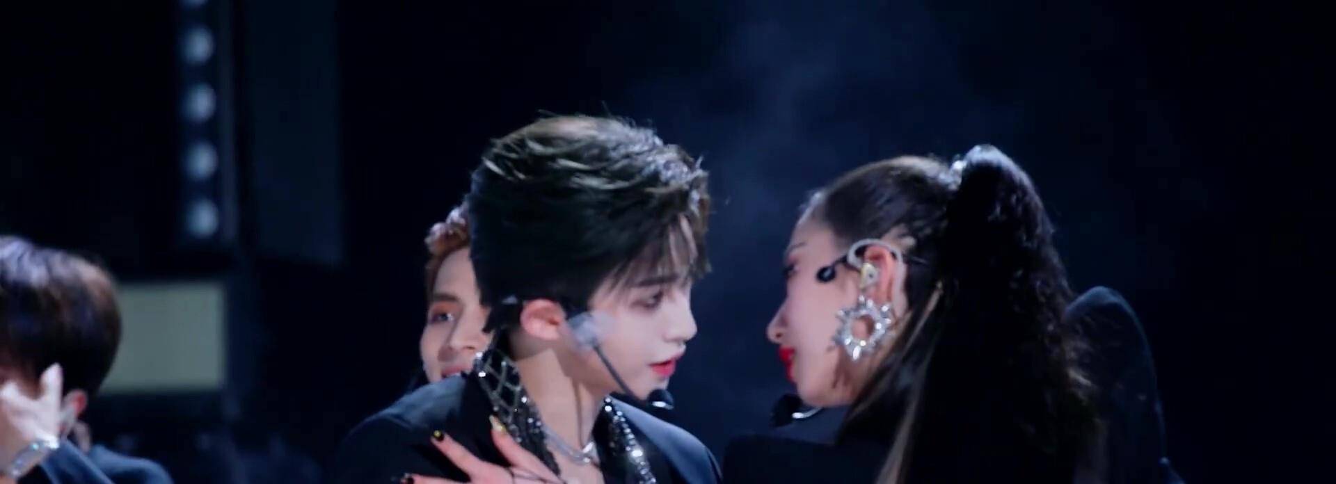 一身|《创造营》预告好甜,赞多公主抱毛晓彤,米卡壁咚鞠婧祎,孟美岐却遭吐槽