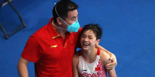 隔离|冠军全红婵隔离都不忘训练！穿休闲裤无巨星范，赛场上太英姿飒爽