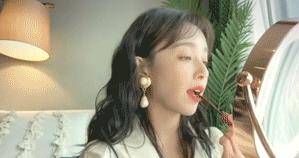 发型|明明有顶级女主脸却糊了10年？她这次终于靠复古风封神了！