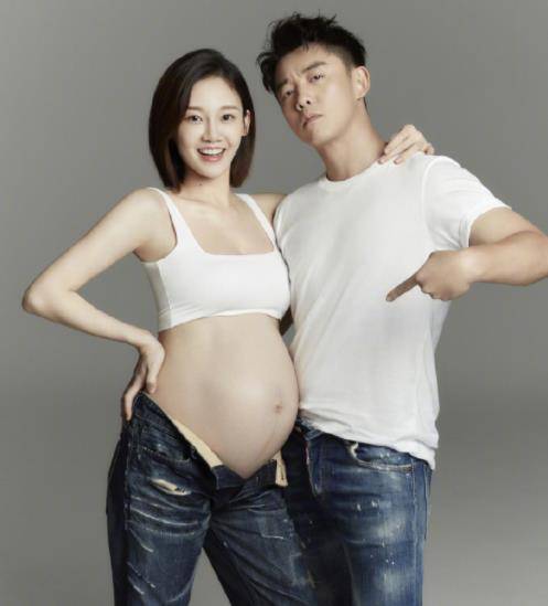 苗苗|苗苗为女儿做裙子，意外曝光家中陈设，摆放和郑恺初相识合照太甜