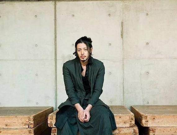 个性|当余文乐和小田切让撞衫，对比太明显，网友：余文乐像个憨憨？