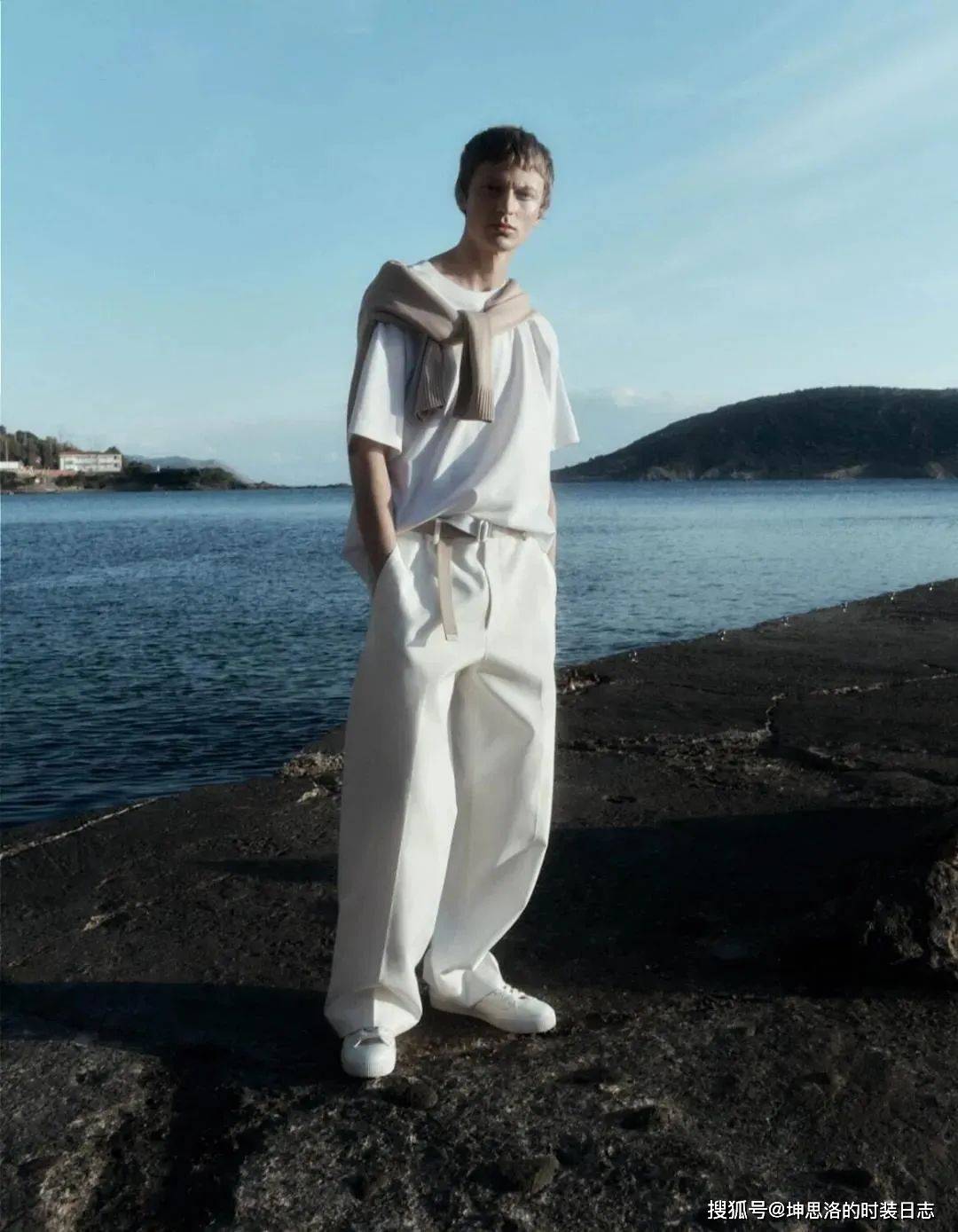 系列|Lookbook画册丨COS 2021夏季假日系列 以轻简搭配享受夏日宁静