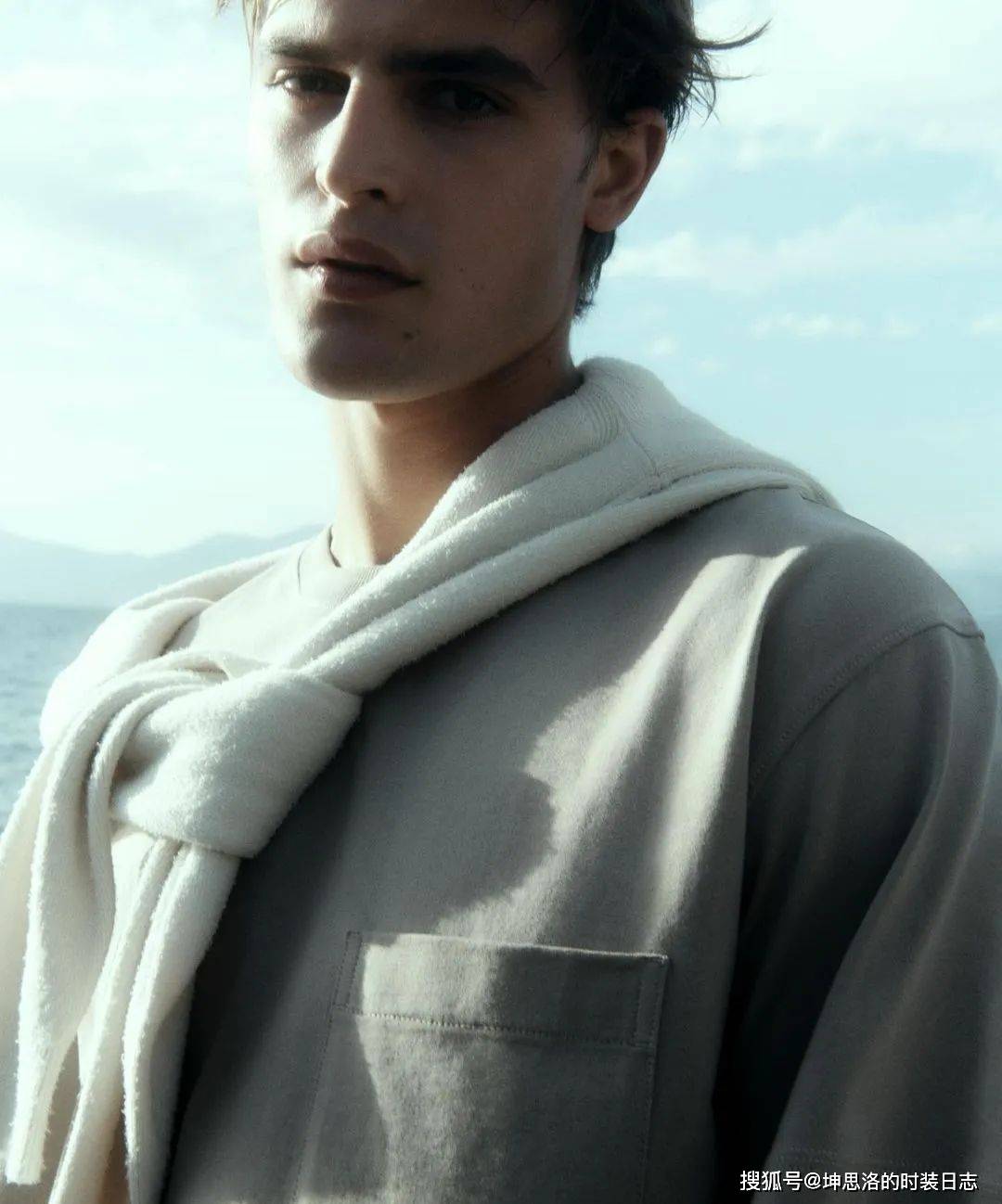 系列|Lookbook画册丨COS 2021夏季假日系列 以轻简搭配享受夏日宁静