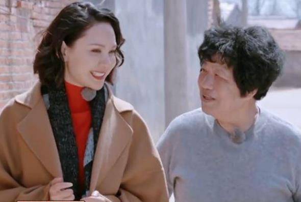 大葱|程莉莎不喜欢农村，打扮华丽跟郭晓冬回家，婆婆的行为略显心酸