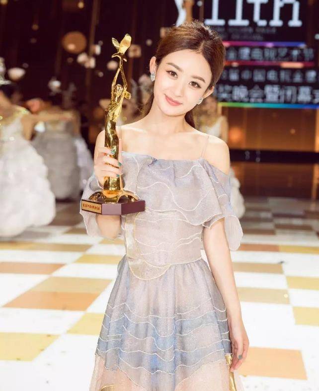 戚薇|让人过目不忘的女名人美甲：杨倩精致，刘诗雯清新，杨幂美艳