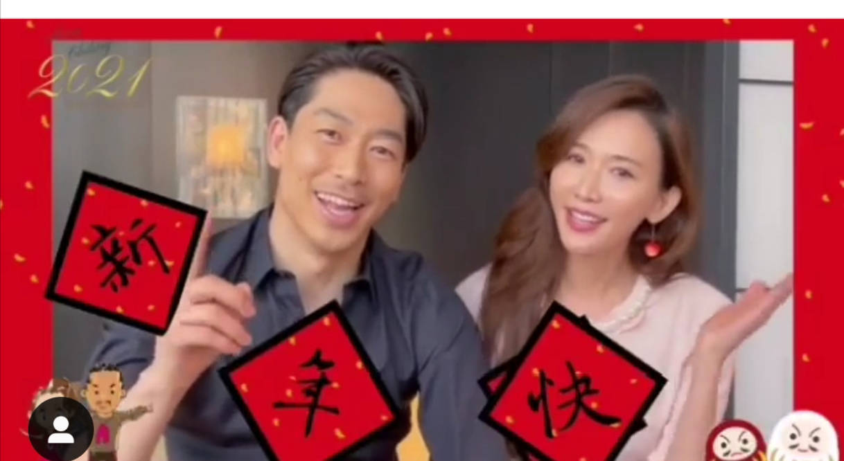 染红|林志玲携日本丈夫拜年,她穿粉衣染红发,小7岁老公粉底夸张太黑!