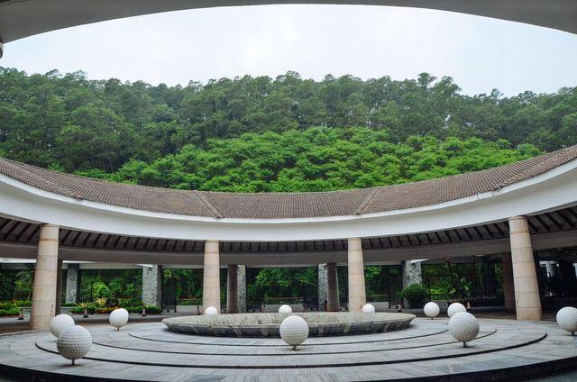 我喜歡的早餐,非常中式在體育公園走出來順著斜坡就是觀瀾湖高爾夫