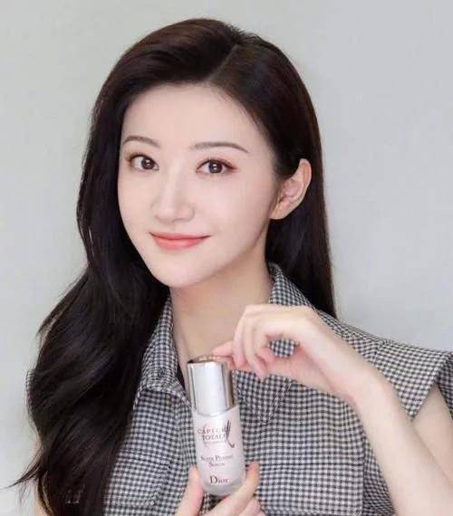 眼睛|女生脸上有这5个“特征”，属于天生的“美人胚子”，越看越惊艳