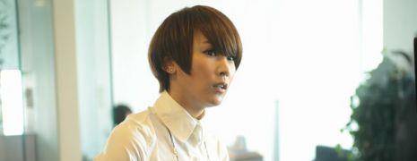 吴京|别人假摔炫富，谢楠月子里假摔炫“奶”，网友：脸都羞红了！