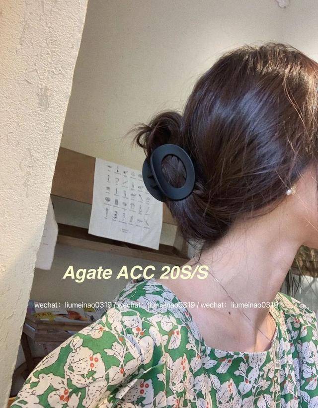 发型|妈妈辈的鲨鱼夹C位出道！一招搞定初秋发型，洋气又时髦