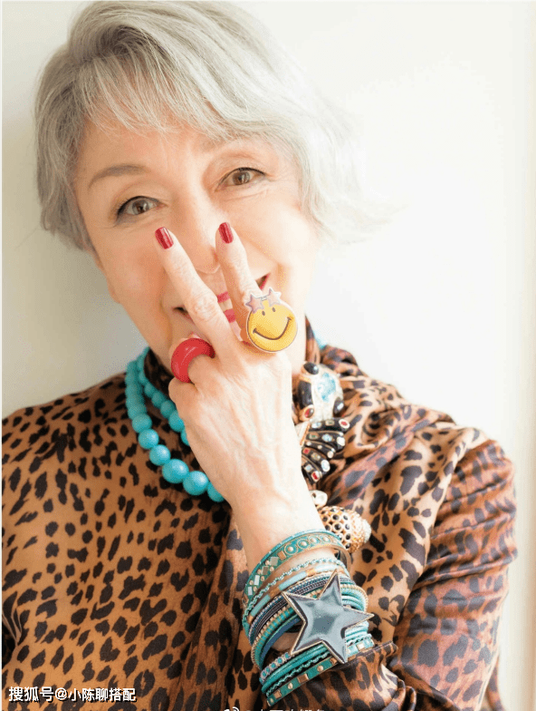 身形|这才是“奶奶辈”最好的状态,打扮优雅仪态大方,年近90也能赢