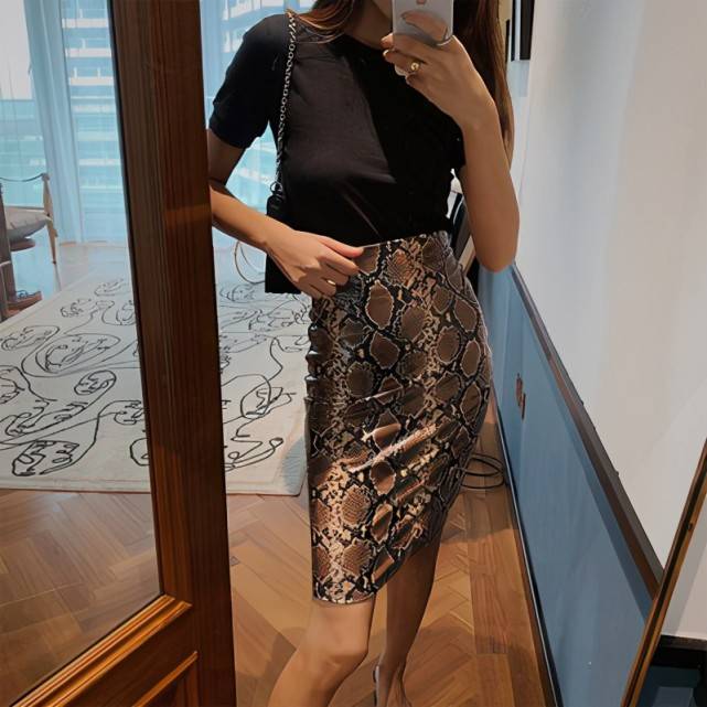 休闲风|蛇纹元素高调入主时尚圈！三种风格驾驭全场，get最炫酷、最性感