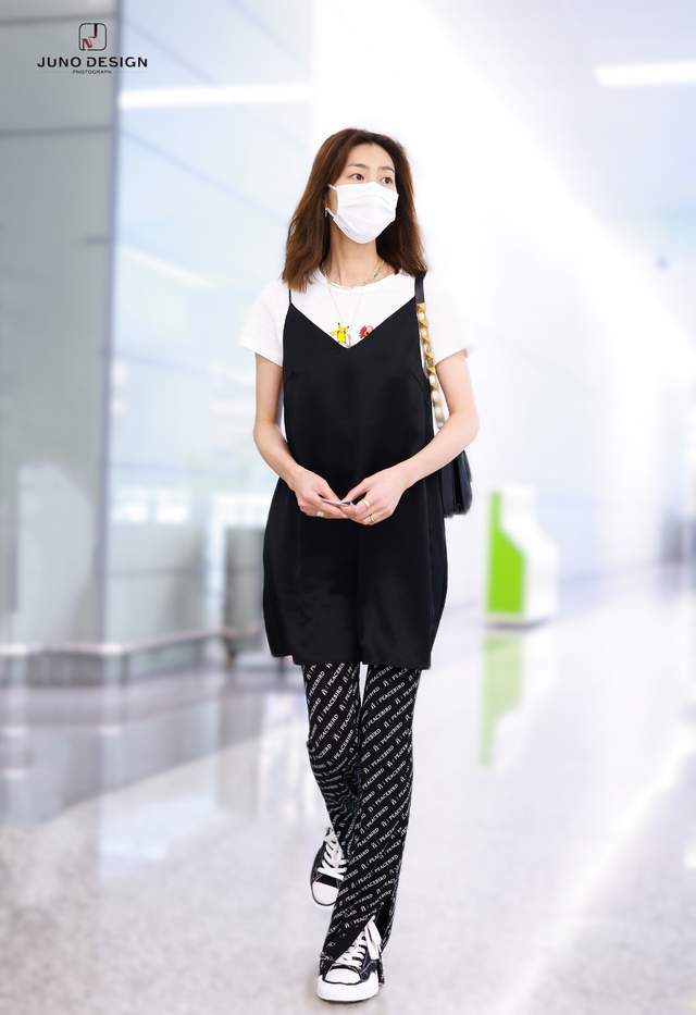 身材|同穿喇叭裤,范冰冰穿显腿短又显土气,刘雯却秀了腿还很潮?