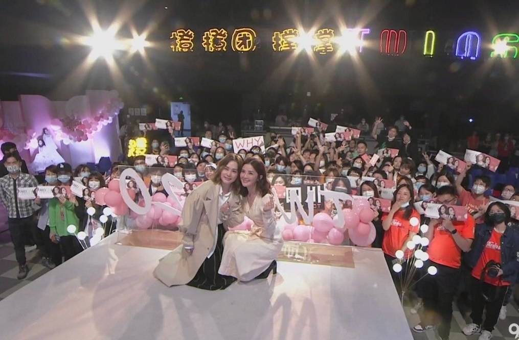 整体|阿Sa不给阿娇留面子，踩高跟打扮靓丽硬压对方半头，阿娇太不自信！