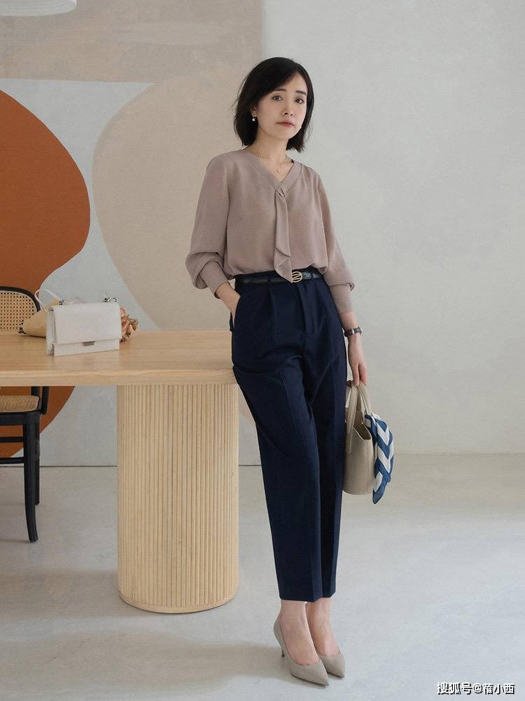 职场|见过大场面的女人，早秋第1件衣服首选“衬衫”，知性优雅又高级