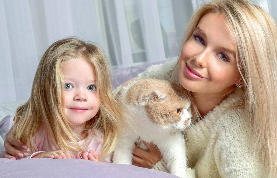 夫妻俩|中产家庭为何对二胎“畏手畏脚”？除了钱和精力，这个原因很心酸