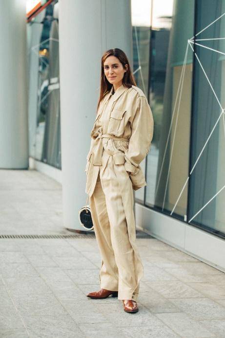 面料|搭配皮衣和包臀裙的性感与柔美，踏上高跟鞋或马丁靴你就是整条街上最时尚的仔