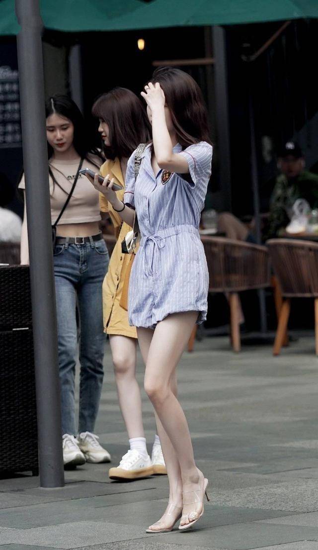 卫衣|高个子女生初秋穿搭！趁天还未凉，再来吸引一波眼球吧！