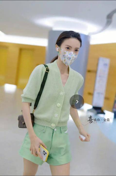 身材|金晨也太瘦了吧？超170的身高还不到90斤，穿热裤都显得空荡荡