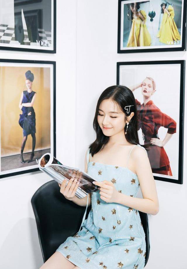 兰迪|李兰迪甜美穿搭来袭，波点上衣配短裤复古又元气，太好看了