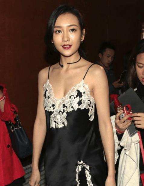 真会|王鸥真会博眼球，穿“蕾丝睡衣”就直接走红毯，配小黑裤还挺好看
